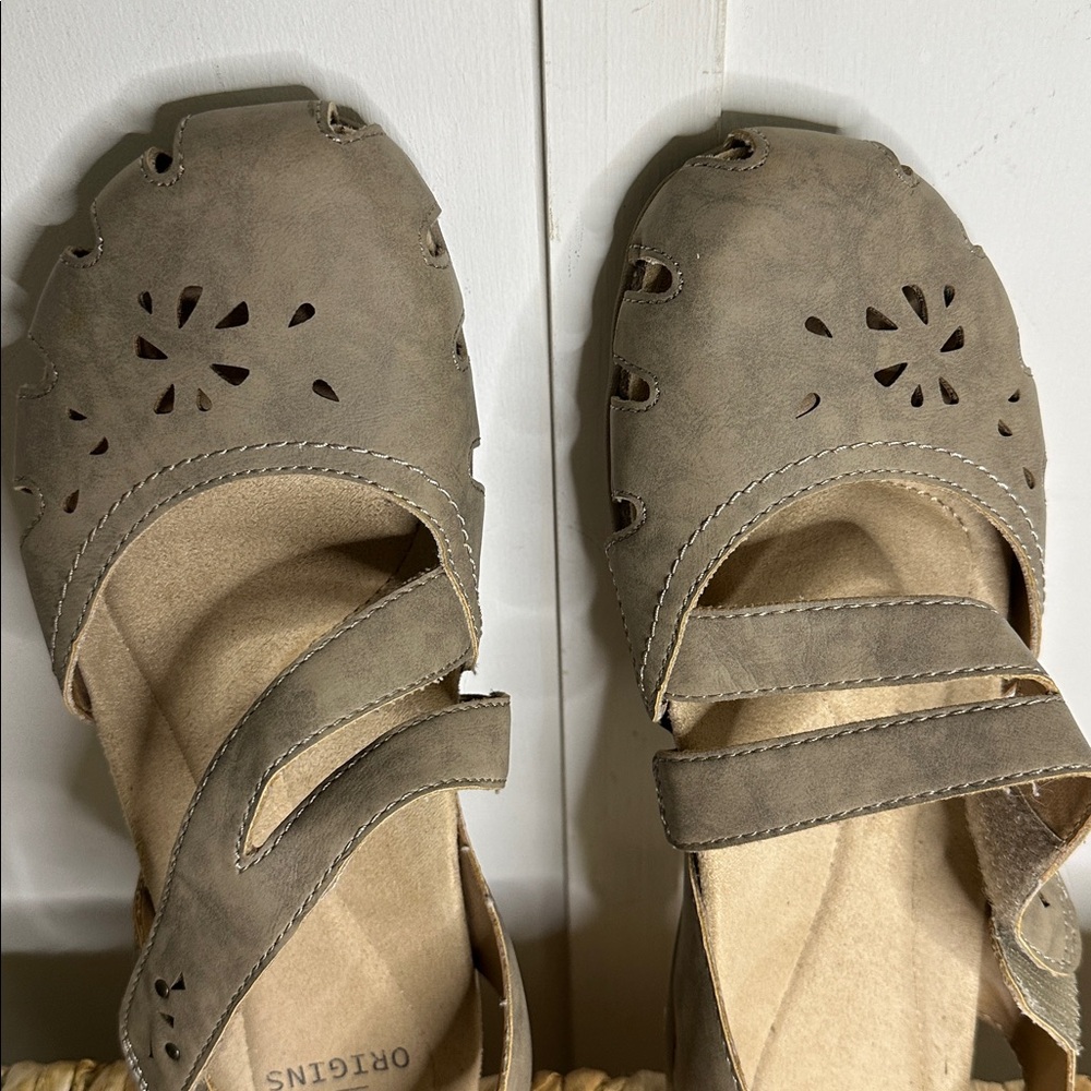 Origins‎ Women's Taupe Sandals size 9 - Picture 7 of 7